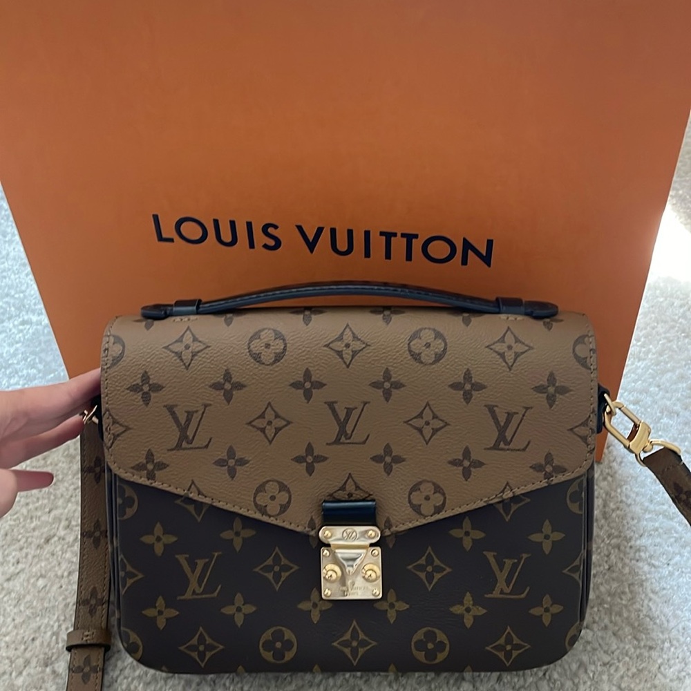 Louis Vuitton pochette Métis reverse monogram